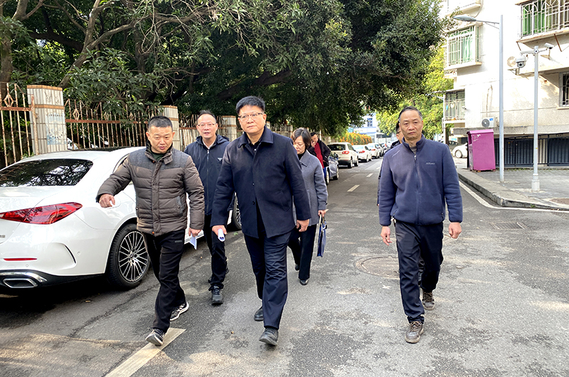 ���쵼�������������Ŀ�չ����ǰ��ȫ����������߷�ο�ʻ