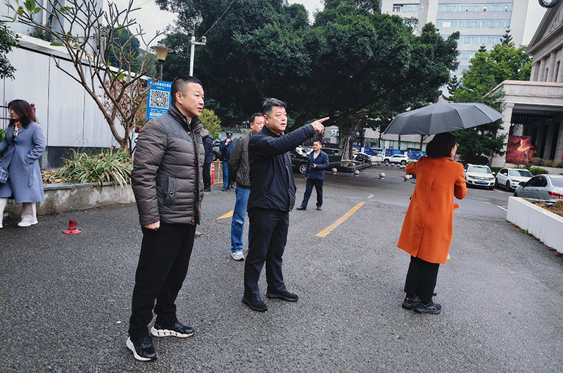 ���쵼�������������Ŀ�չ����ǰ��ȫ����������߷�ο�ʻ