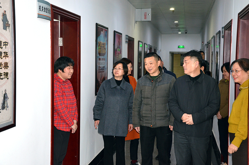 ���쵼�������������Ŀ�չ����ǰ��ȫ����������߷�ο�ʻ