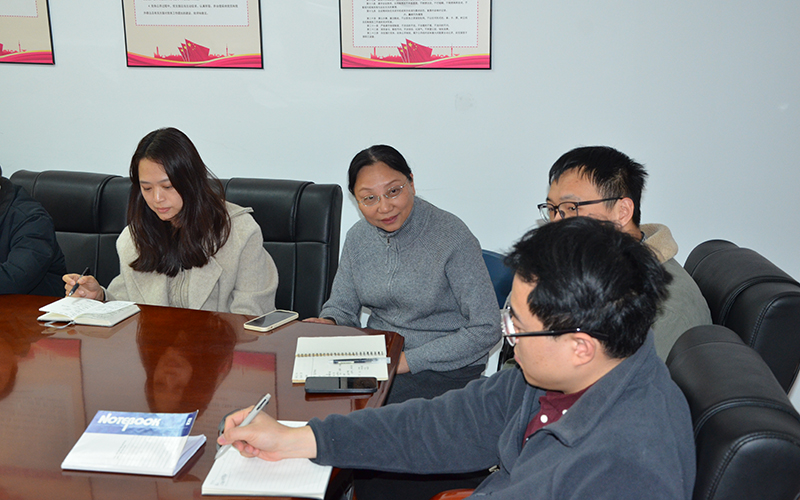 ���ľٰ�ͨѶԱ��������������